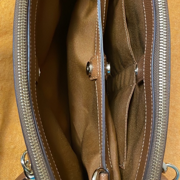 COACh authentic 💯 two way carry all - Picture 5 of 9